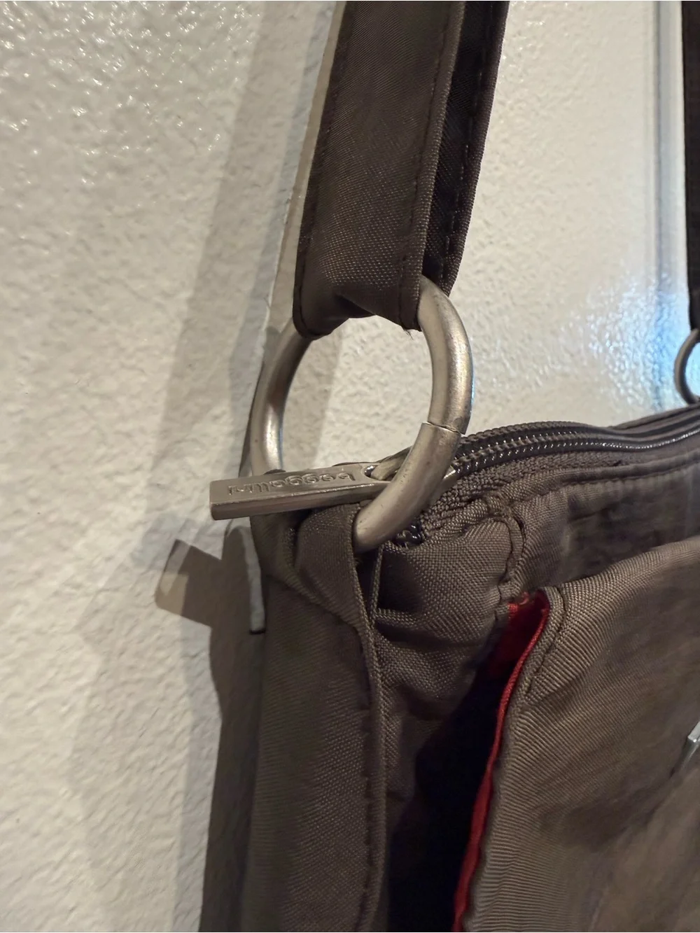 Baggallini Messenger Bag in Taupe